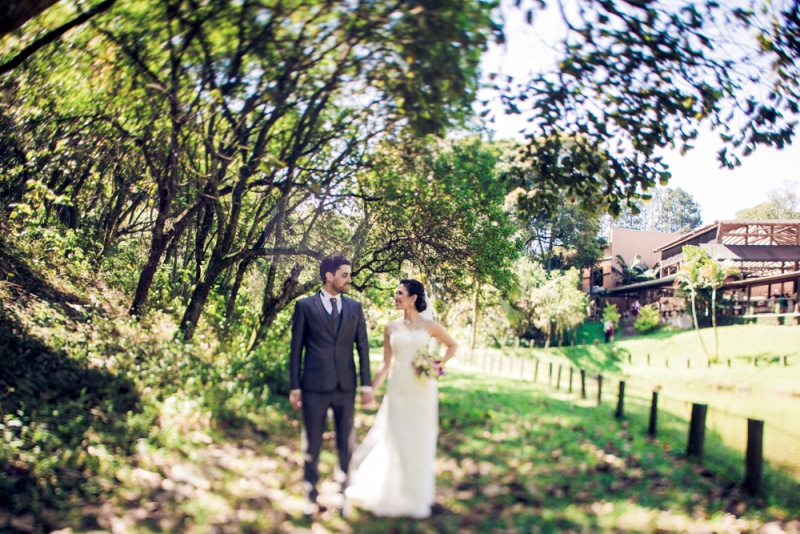 Noivos casamento ao ar livre